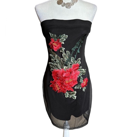 Forever 21 Dresses & Skirts - F21 3-D Floral Mesh Strapless Dress, Women’s XL, Bodycon 🌹